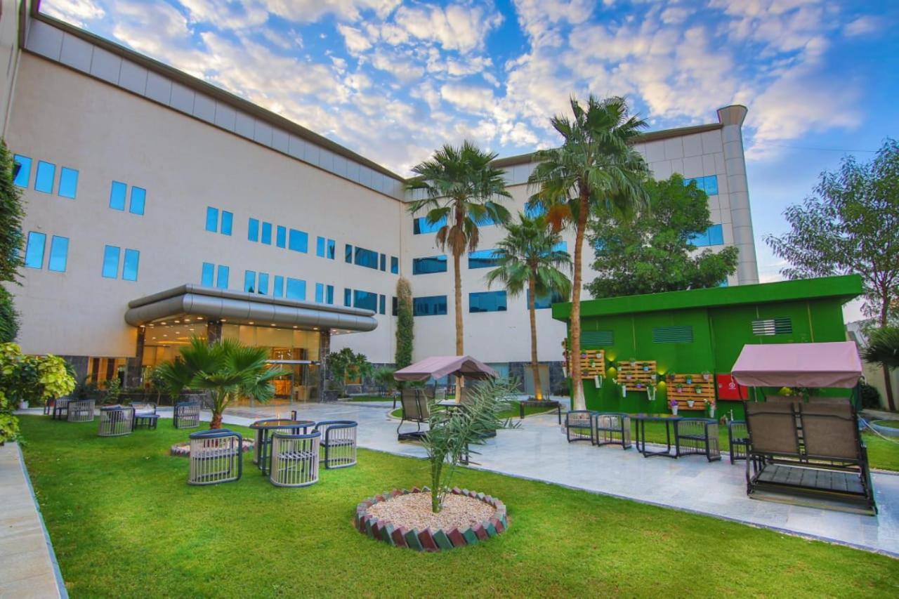 The District Hotel Najran Exterior foto